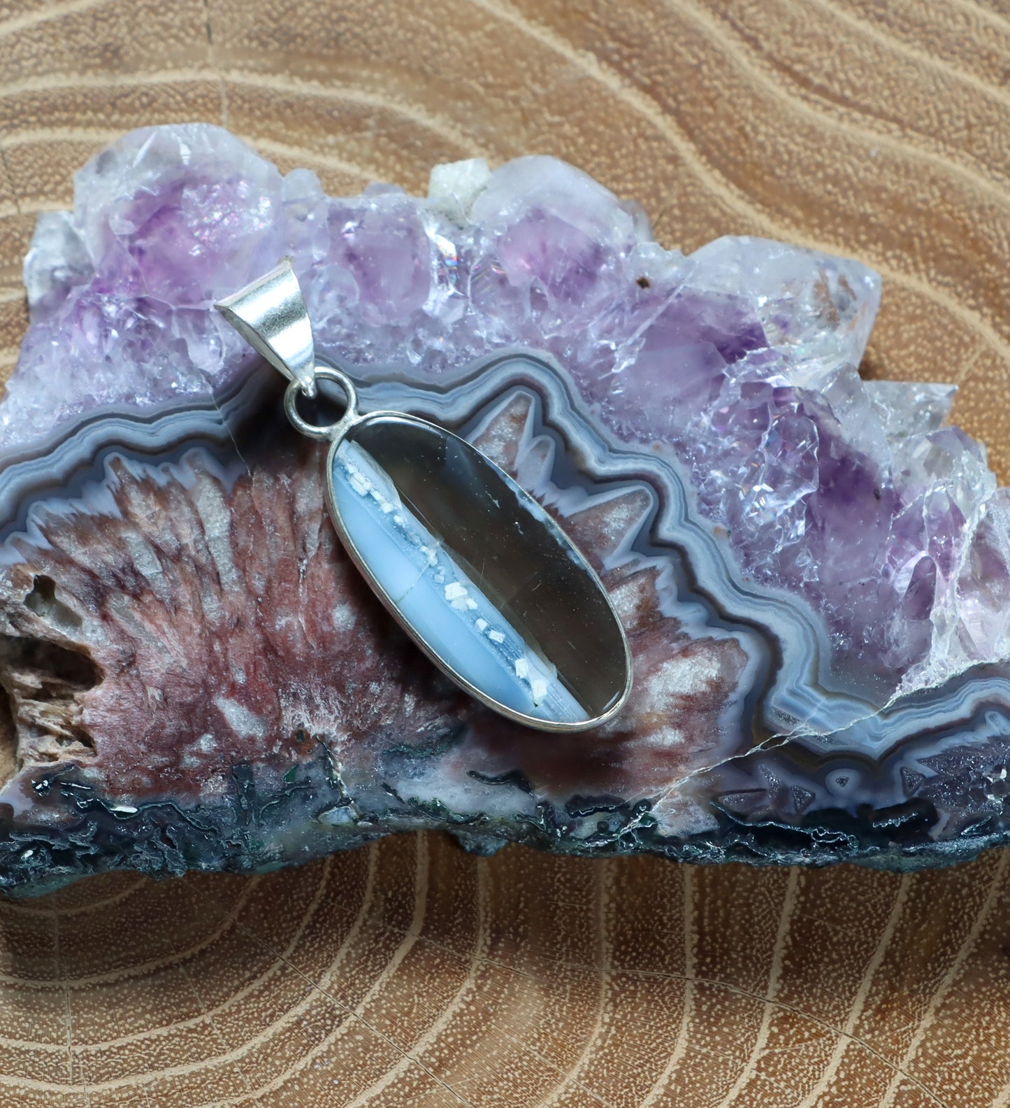 Owyhee opal pendant