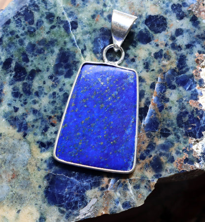 Lapis lazuli pendant