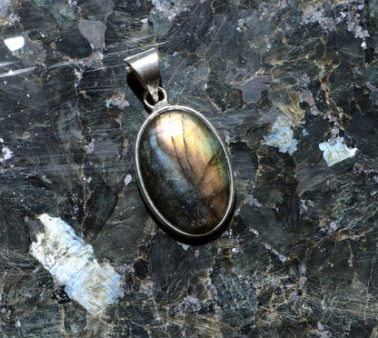 Labradorite pendant