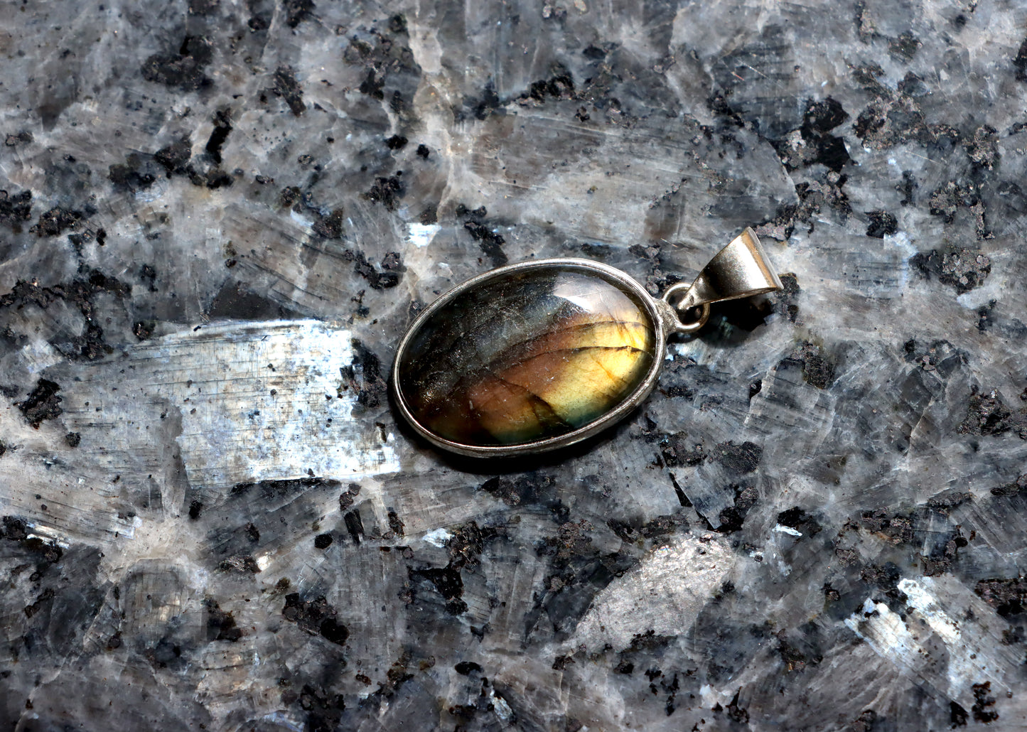 Labradorite pendant