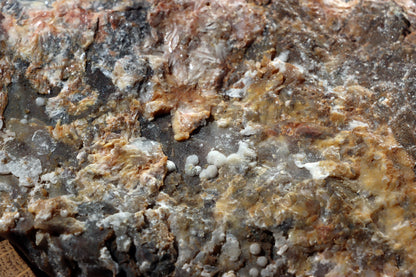 Aragonite baryte on a mat