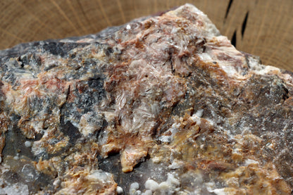 Aragonite baryte on a mat