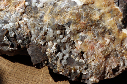 Aragonite baryte on a mat