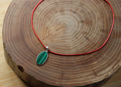 Set of malachite pendants and string