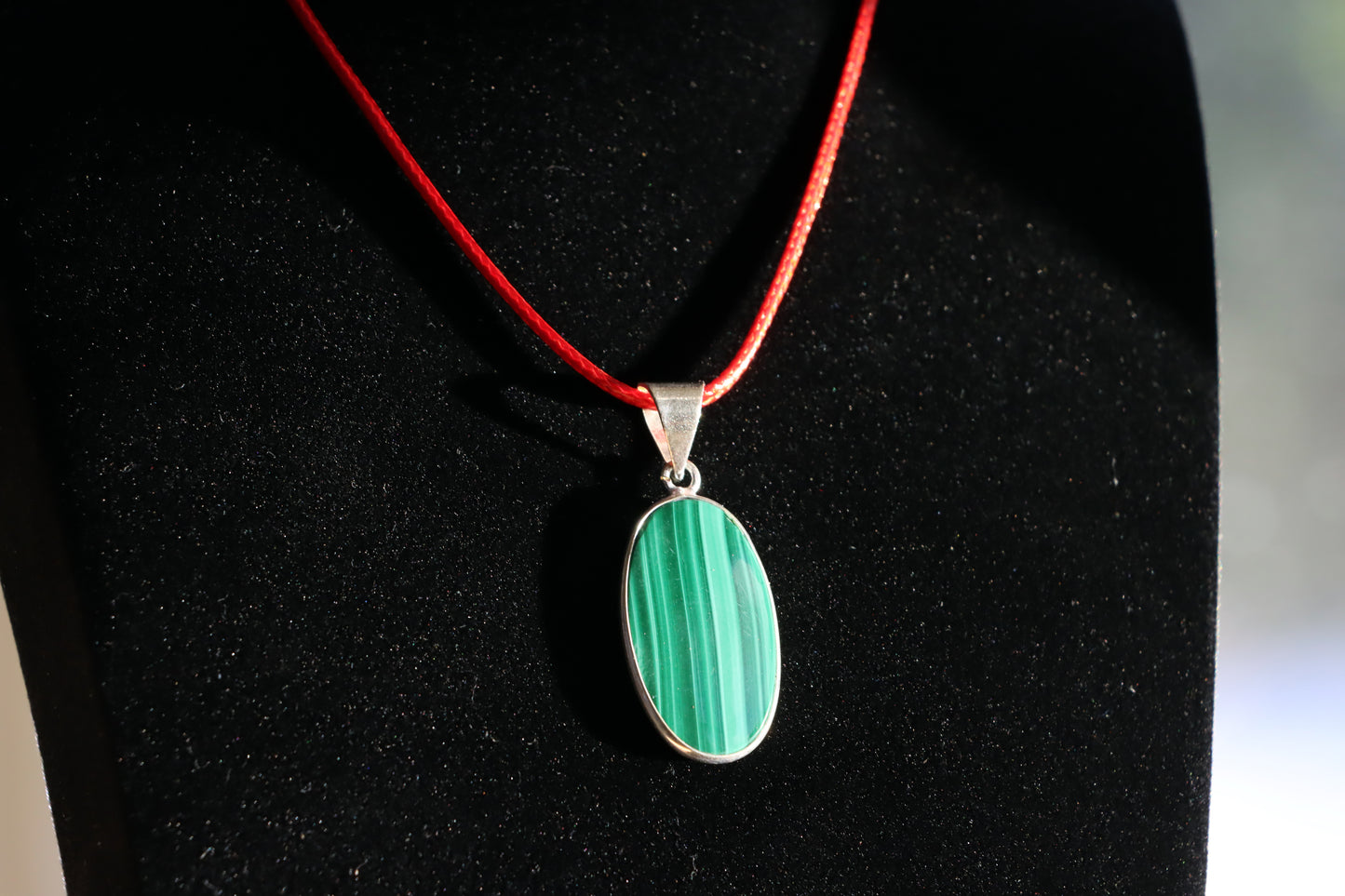 Set of malachite pendants and string