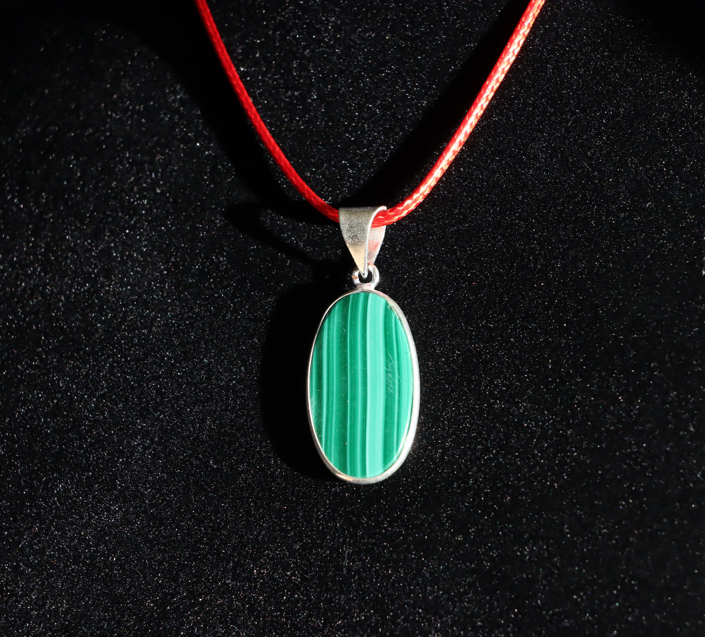 Set of malachite pendants and string