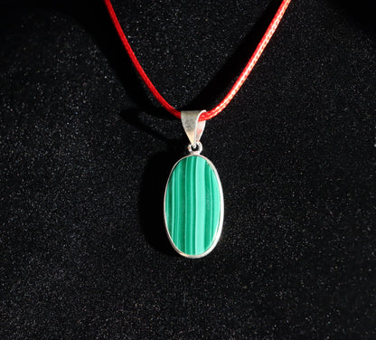 Set of malachite pendants and string