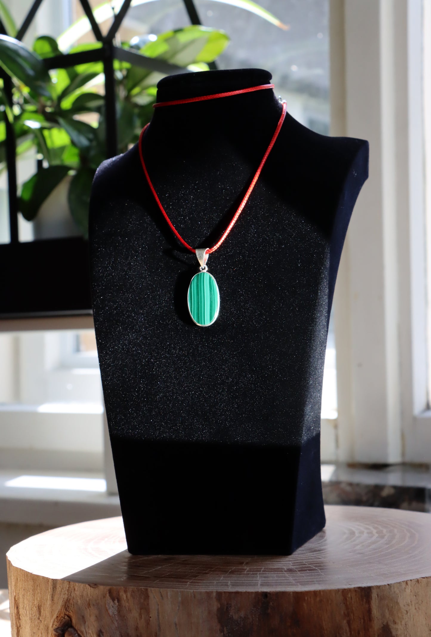 Set of malachite pendants and string