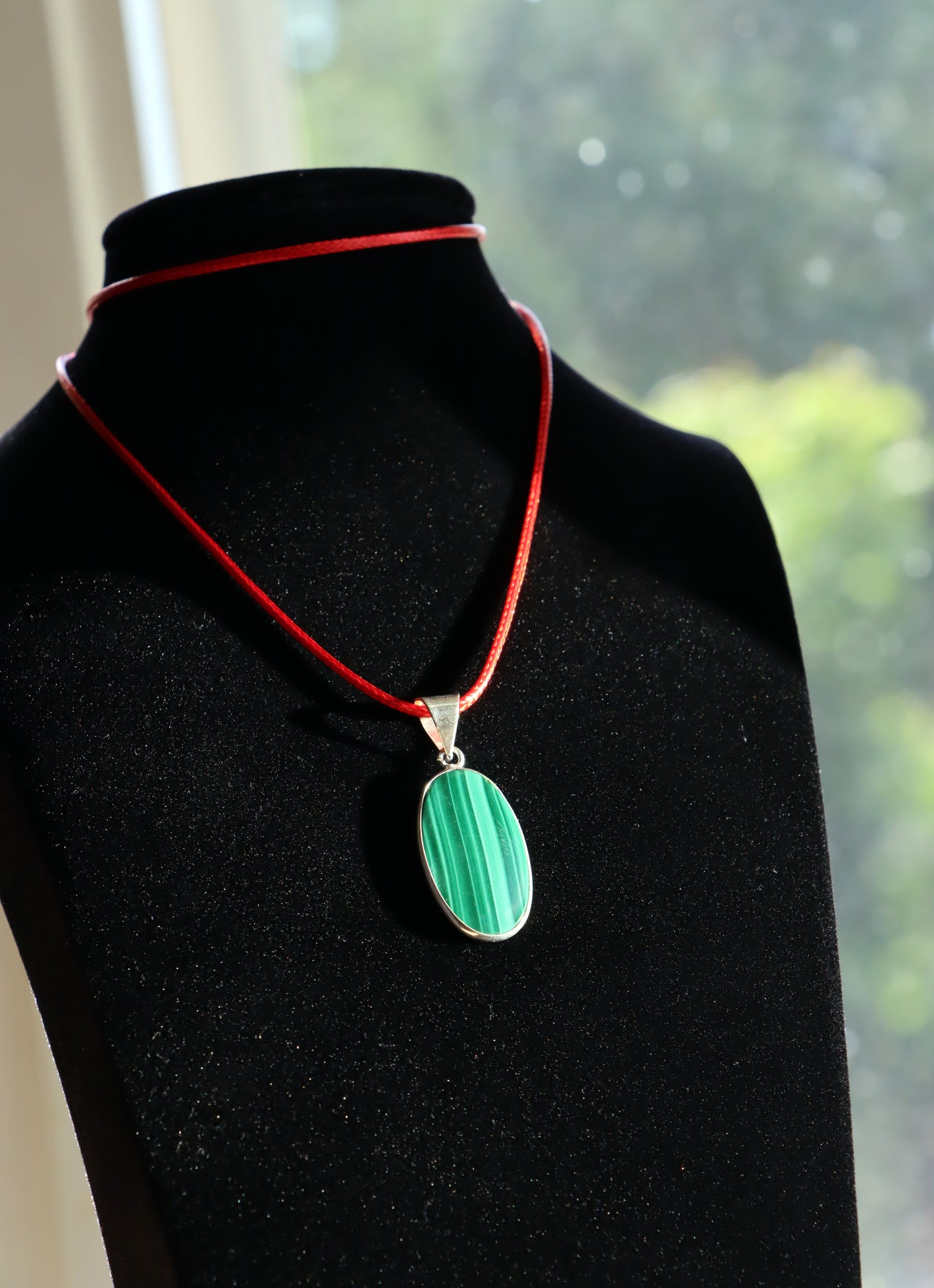 Set of malachite pendants and string