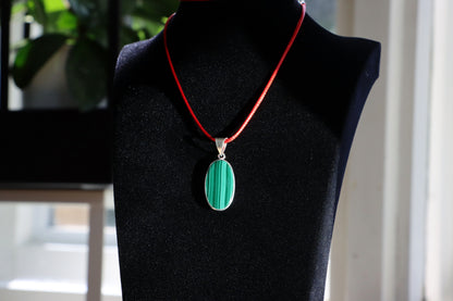 Set of malachite pendants and string