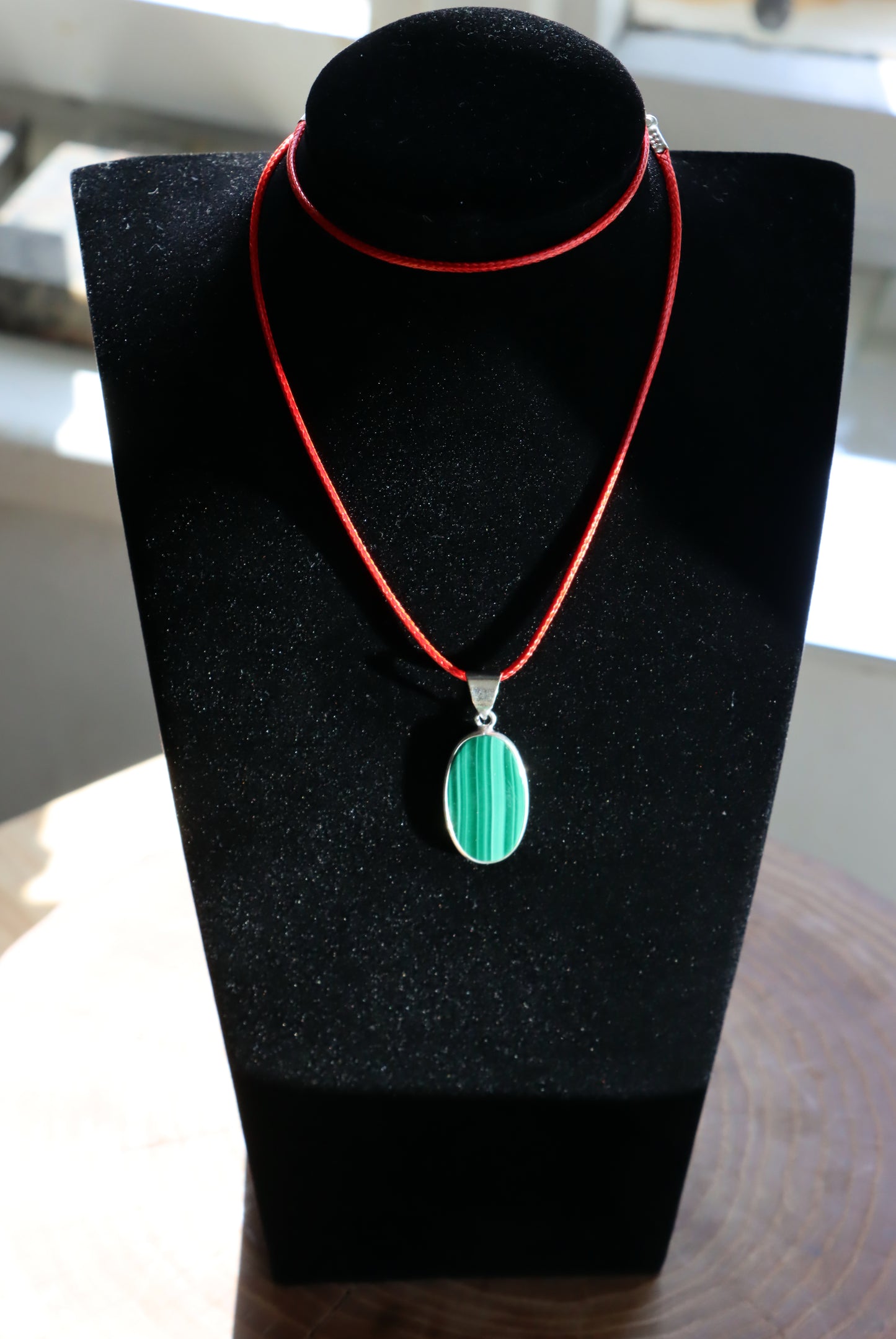 Set of malachite pendants and string