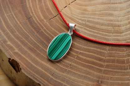 Set of malachite pendants and string