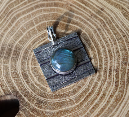 Labradorite pendant