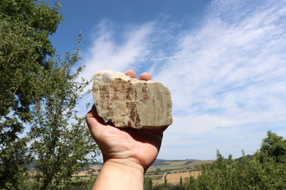 Modrý kalcit ve vložce granátického skarnu