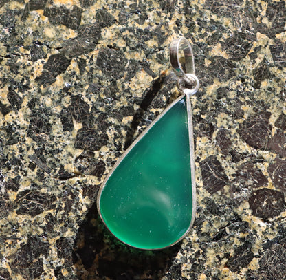 Green onyx pendant