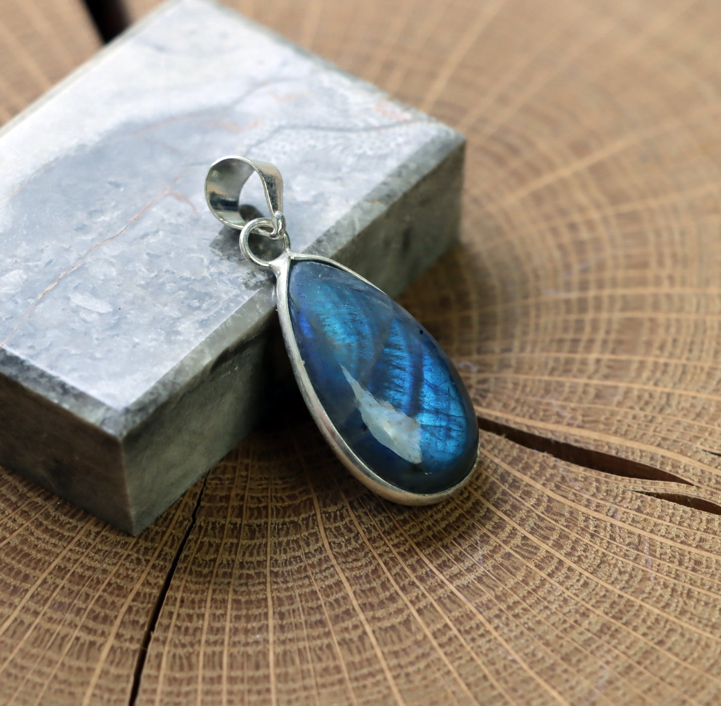 Labradorite pendant