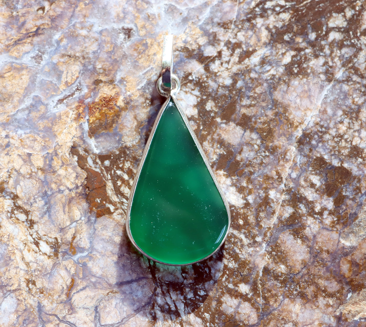 Green onyx pendant