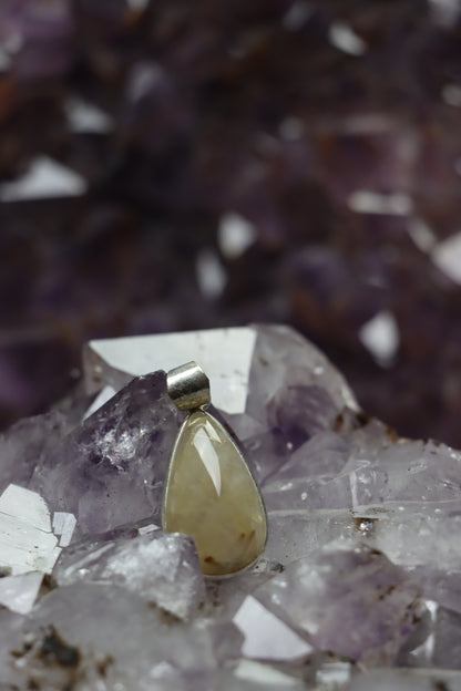 Rutile pendant in crystal