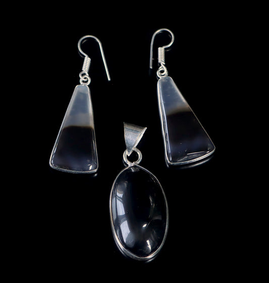 Set of onyx earring pendants