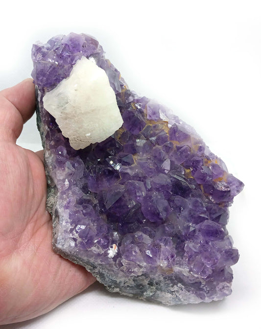 Amethyst drusen with calcite