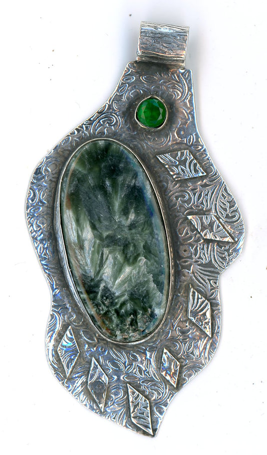 Seraphinite pendant with olivine