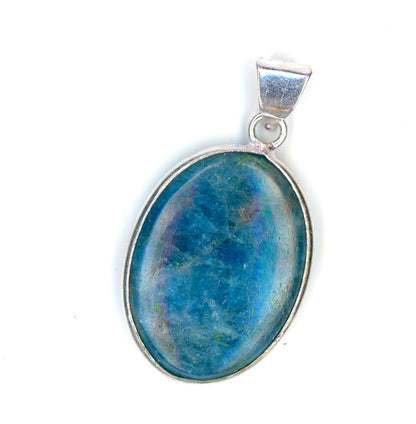 Moroxit apatite pendant