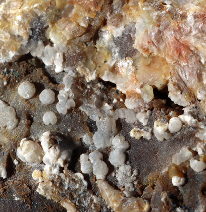 Aragonite baryte on a mat