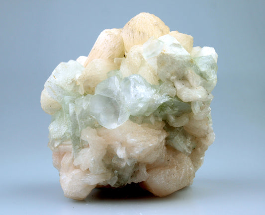 Massive apophyllite and stilbite drusen