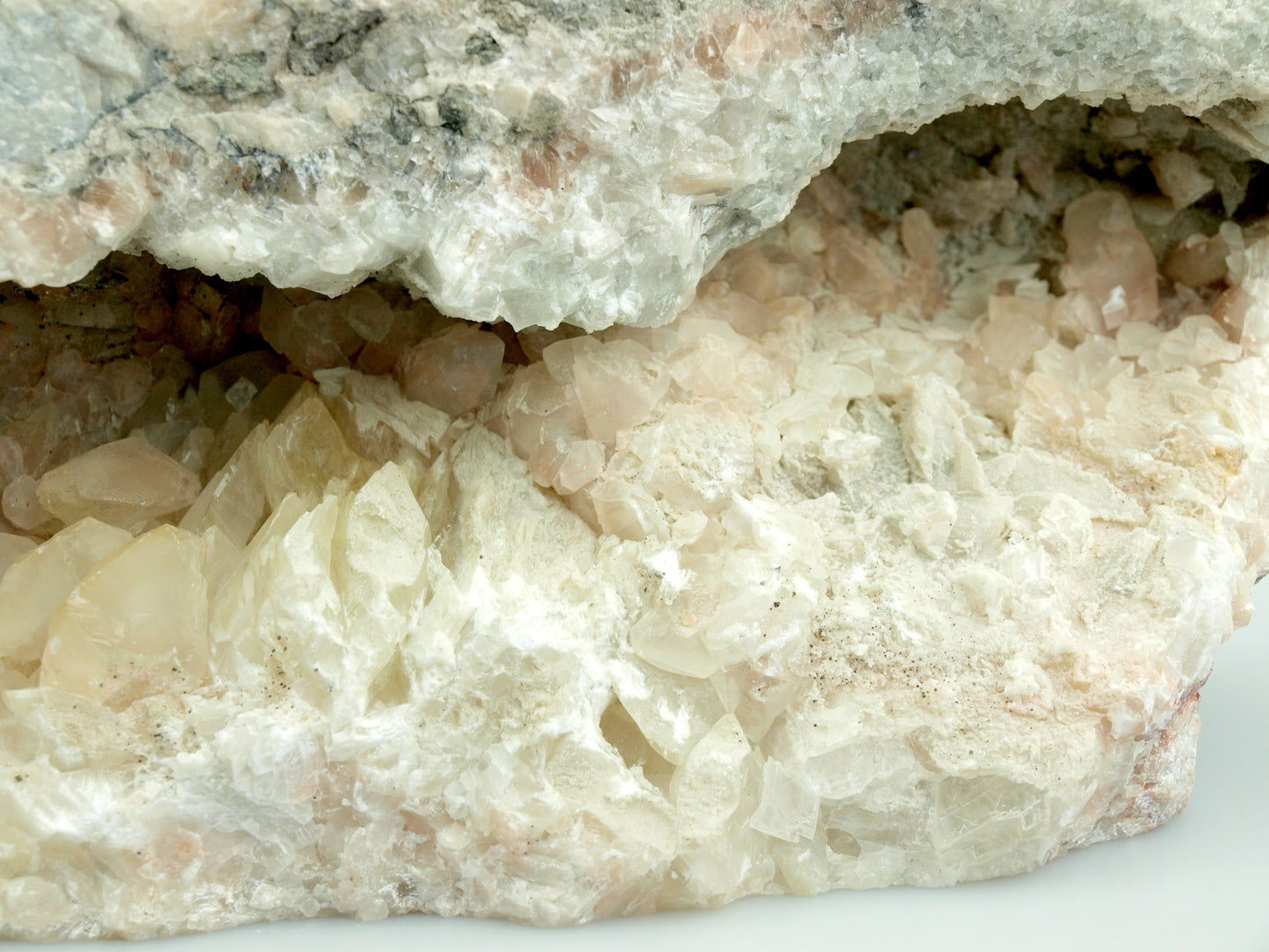 Calcite drusen in a marble cavity