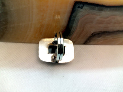 Onyx ring with crystal and casholong
