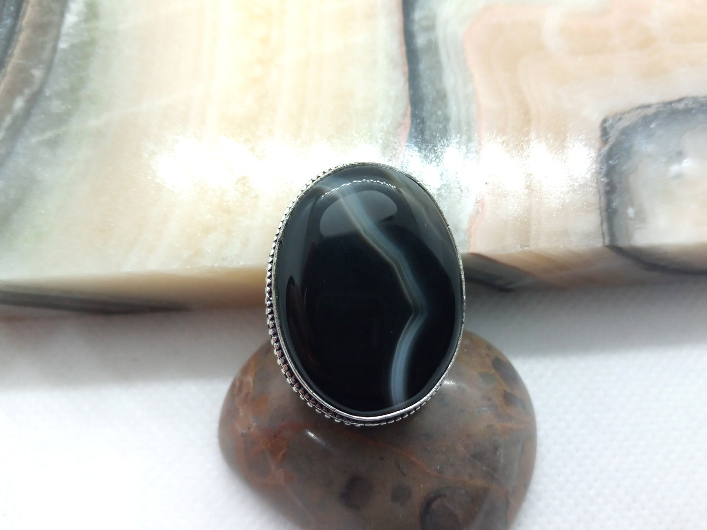 Onyx ring with white agate