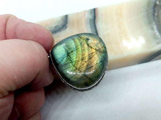 Labradorite pendant with shell effect