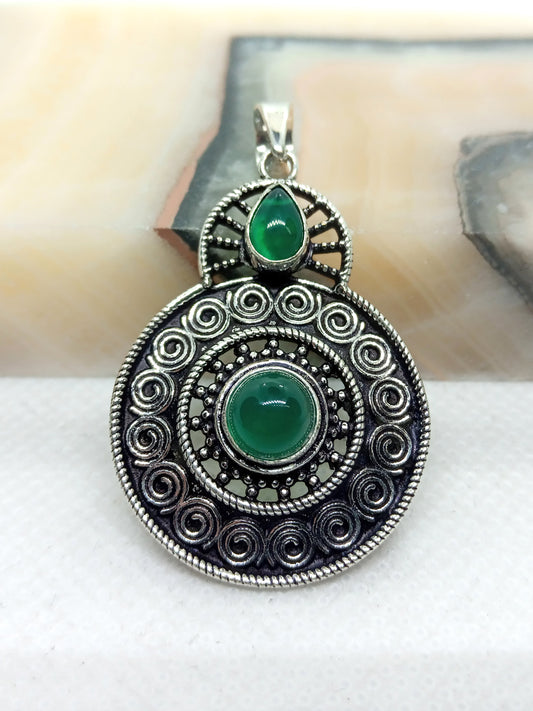 Green onyx pendant