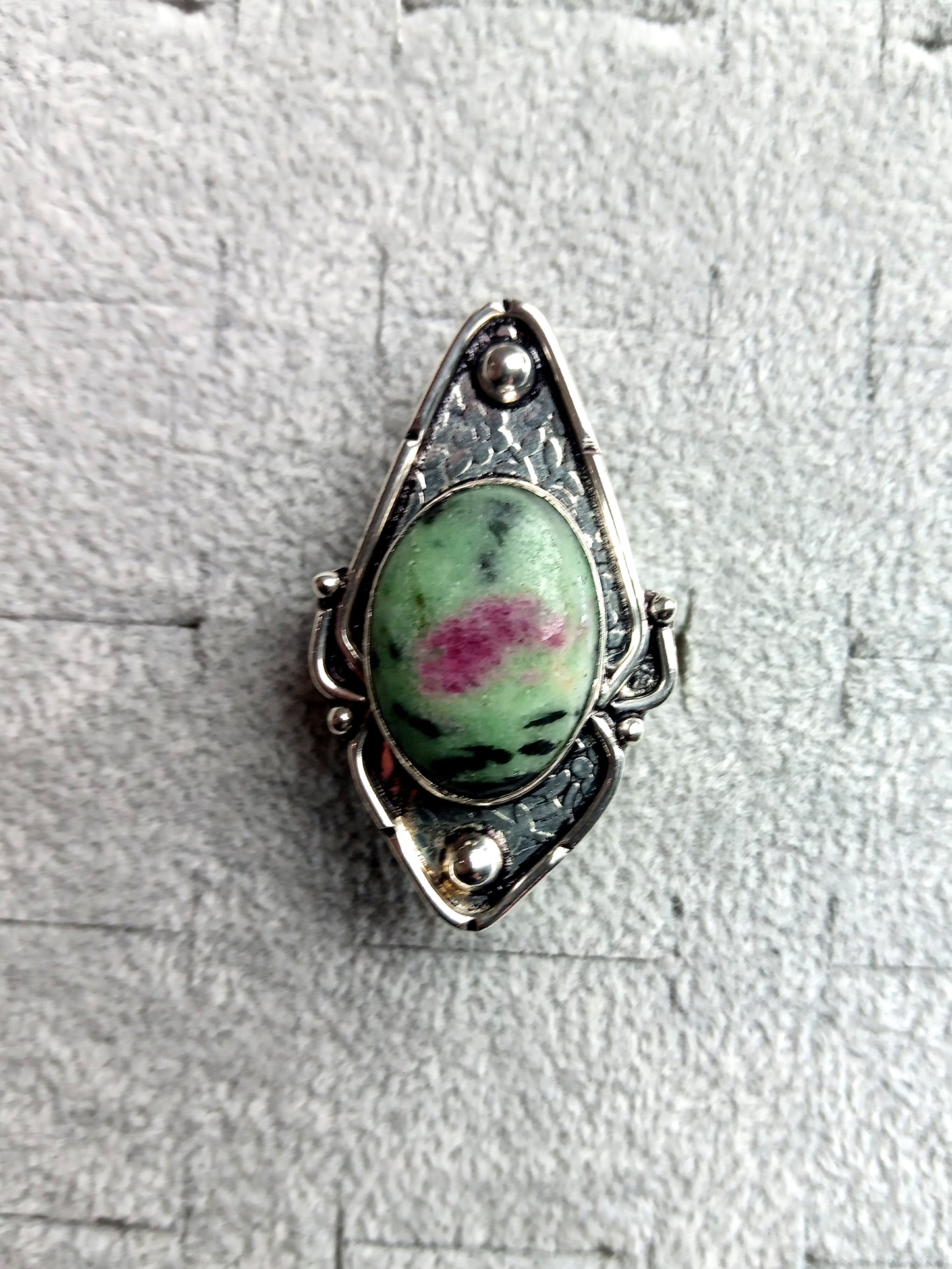 Zoisite ruby ​​ring