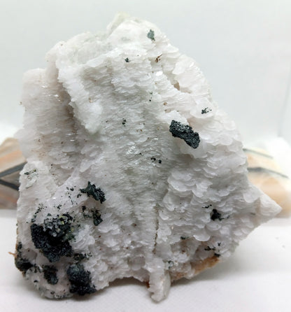 Drusen of scaly calcite