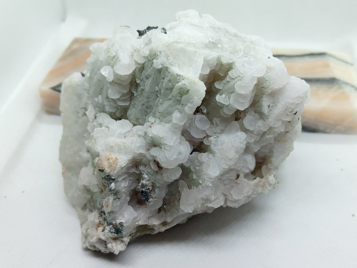 Drusen of scaly calcite