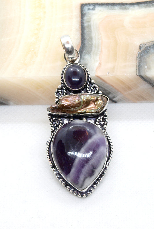 Pendant wall amethyst and mother of pearl